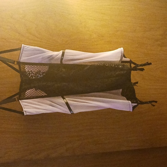 VICTORIA'S SECRET GARTER BELT 34D, VALENTINES DAY - Picture 3 of 3